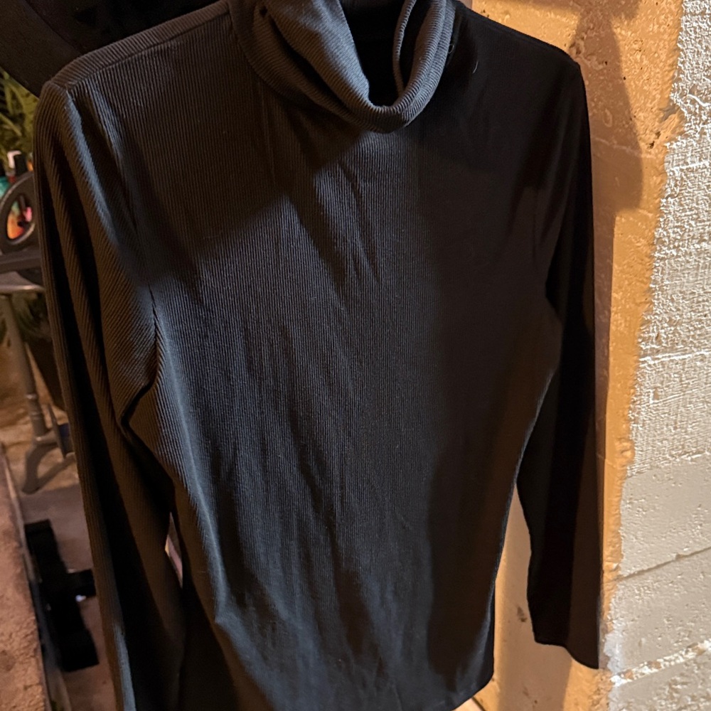🌞32 Degree Heat ribbed turtleneck, NWOT